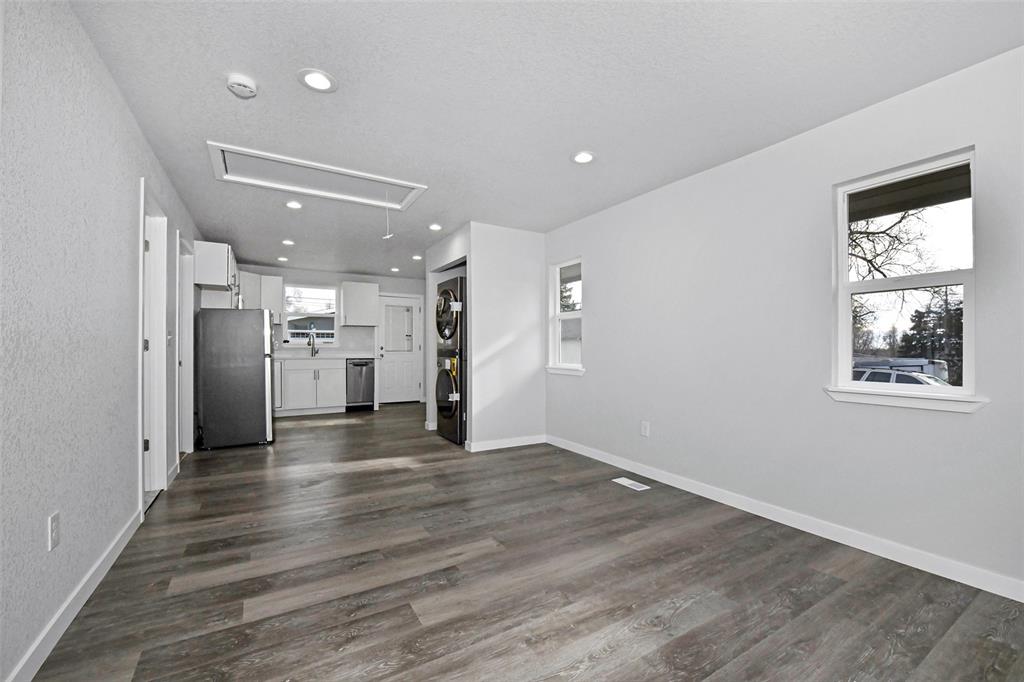 Image 13 of 22: Living Room