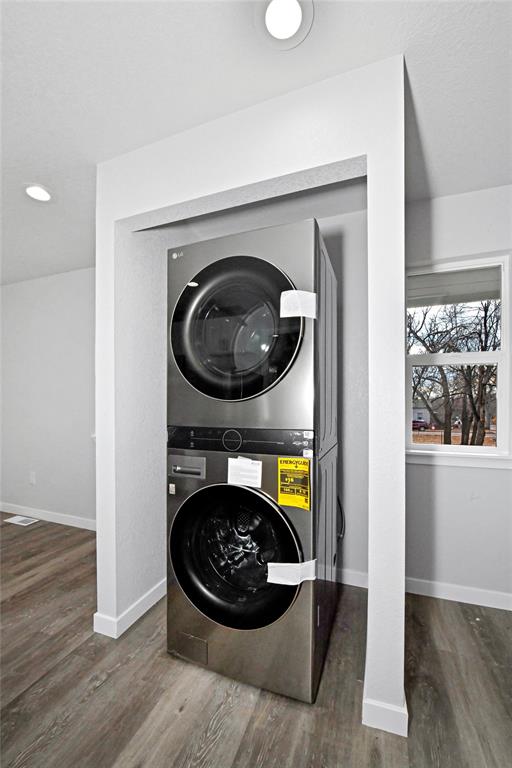 Image 6 of 22: Laundry