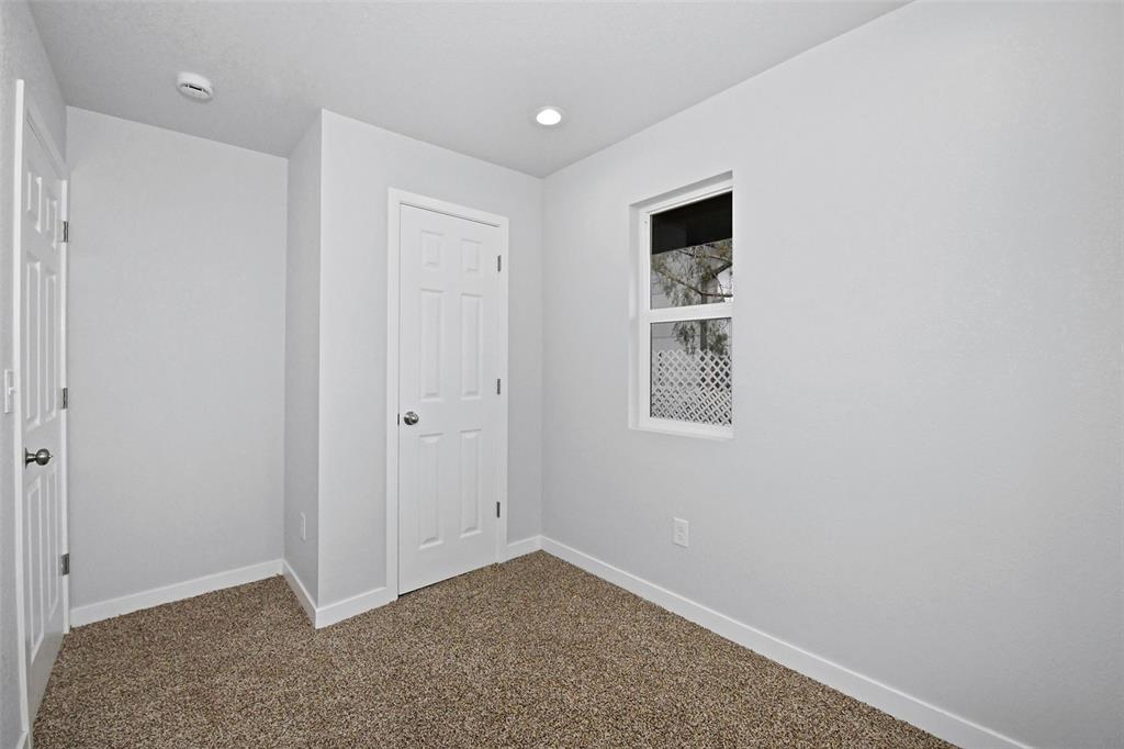 Image 8 of 22: Bedroom