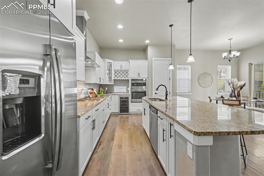 Image 10 of 46: Kitchen