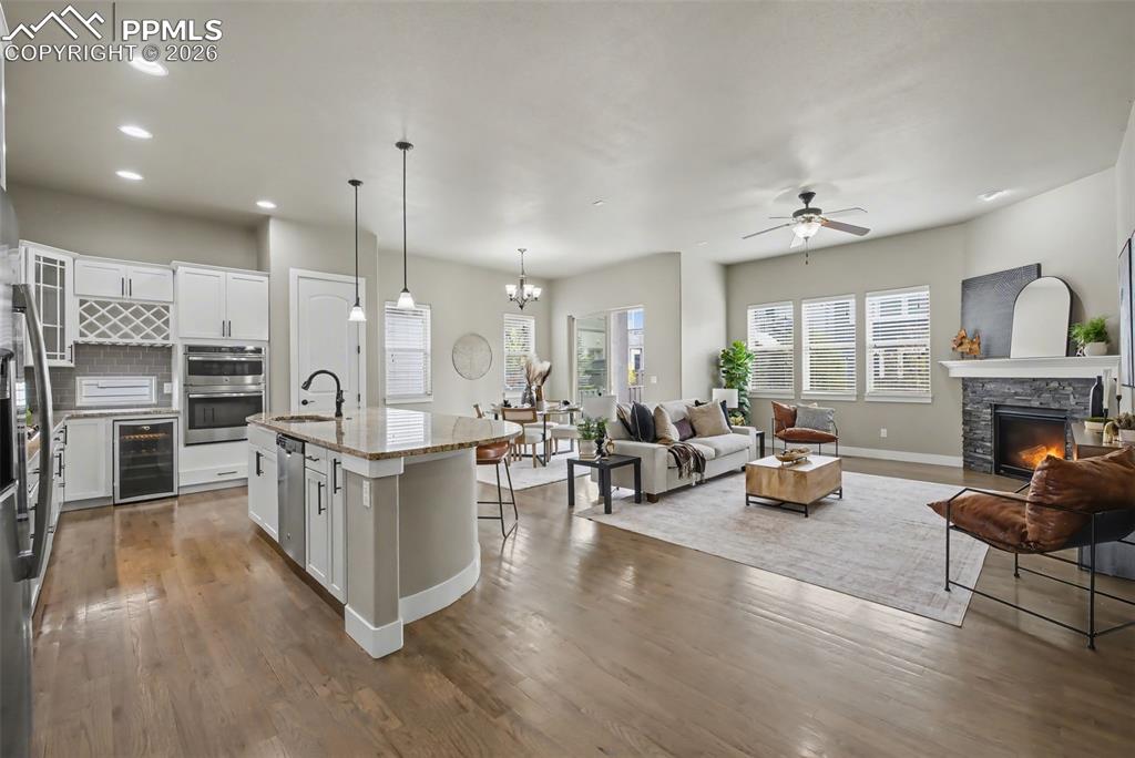 Image 11 of 46: Kitchen