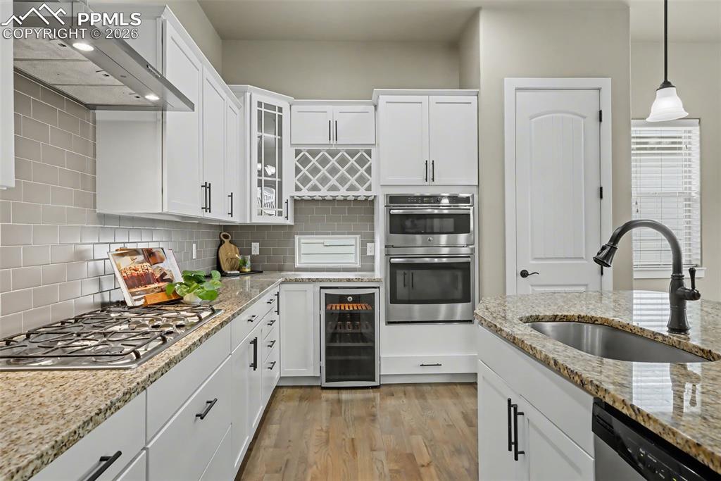 Image 12 of 46: Kitchen