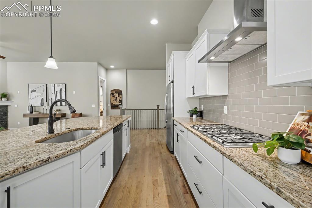 Image 14 of 46: Kitchen