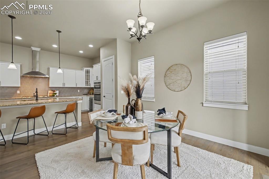 Image 17 of 46: Dining Area