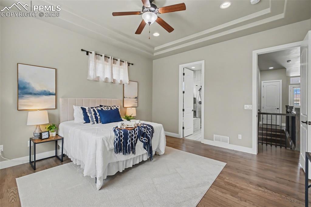 Image 19 of 46: Bedroom