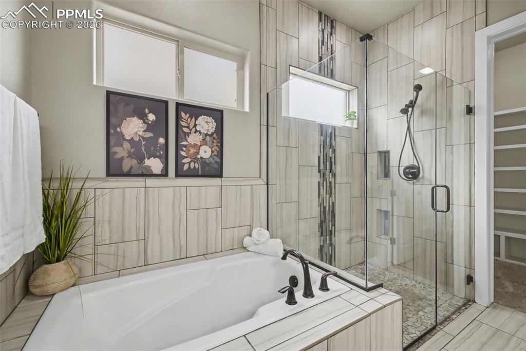 Image 21 of 46: Bathroom