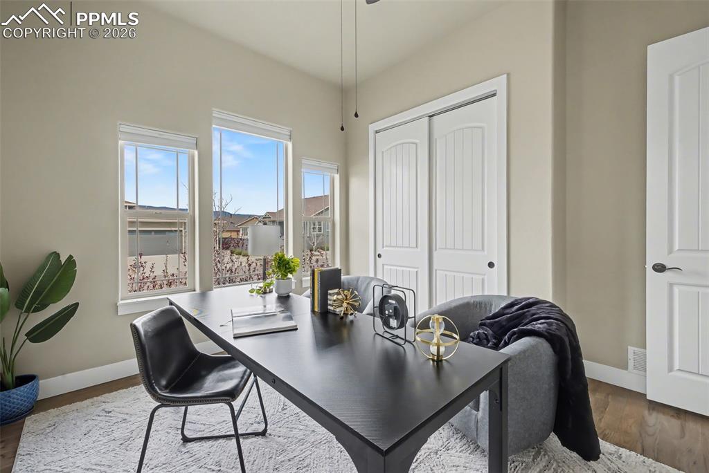 Image 25 of 46: Office