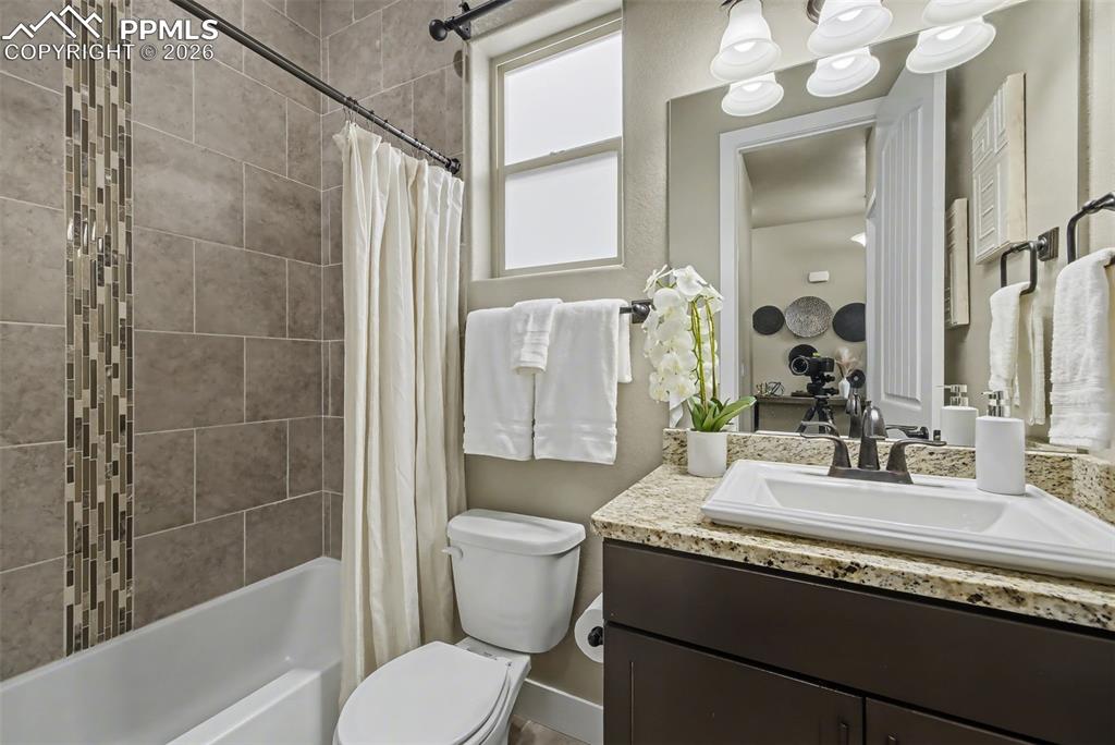 Image 26 of 46: Bathroom