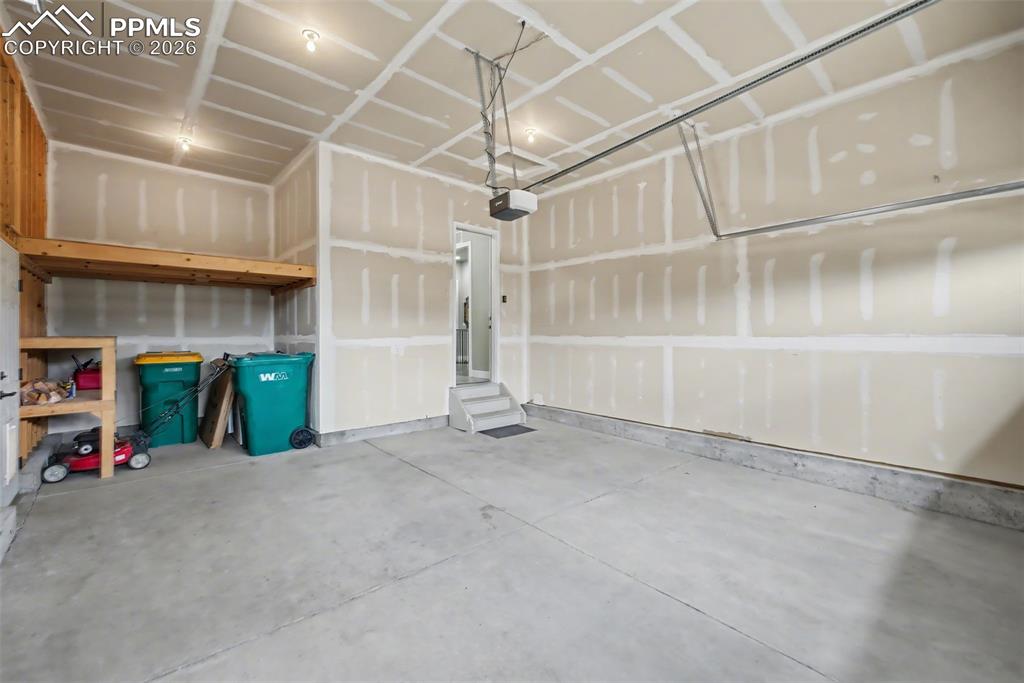 Image 35 of 46: Garage