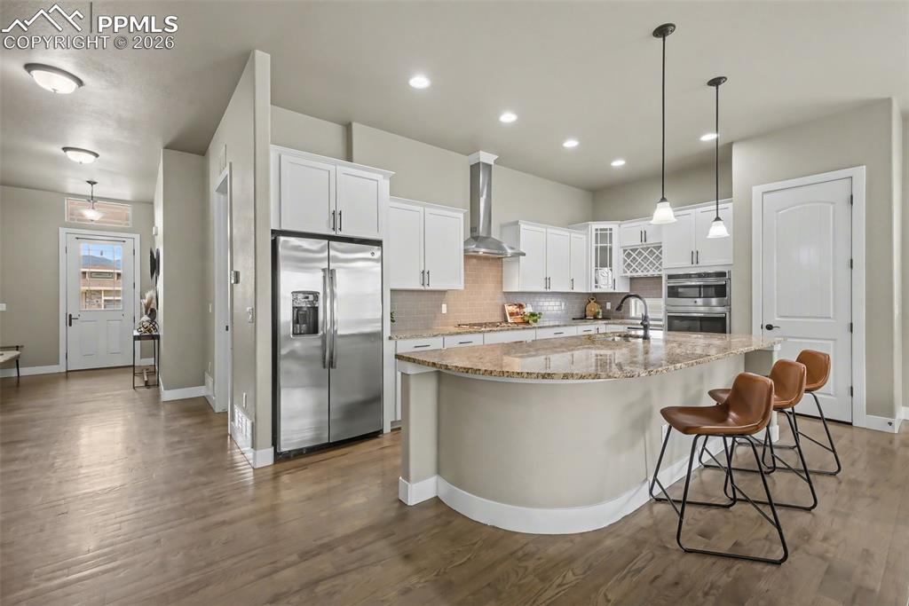 Image 9 of 46: Kitchen