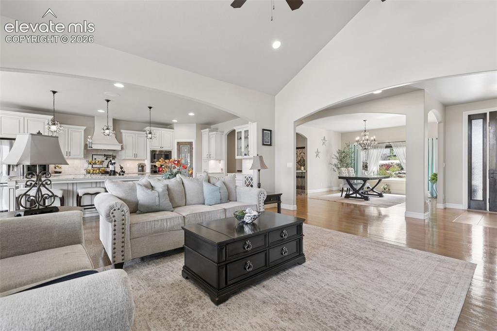 Image 8 of 50: Living Room