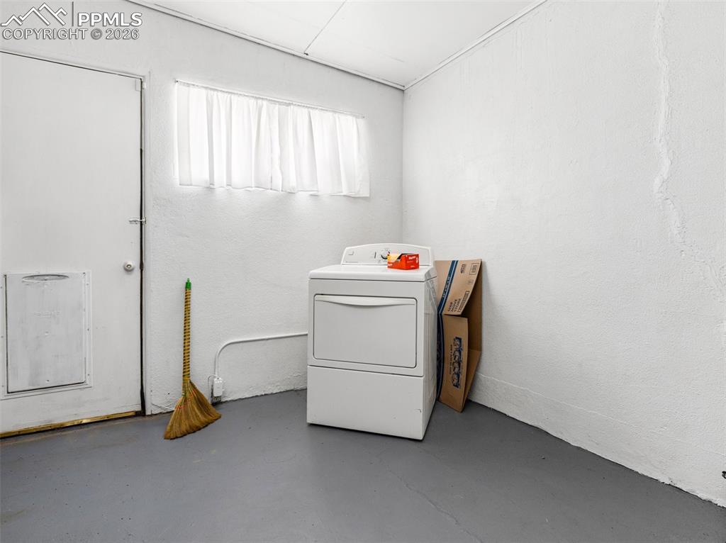 Image 17 of 28: Laundry