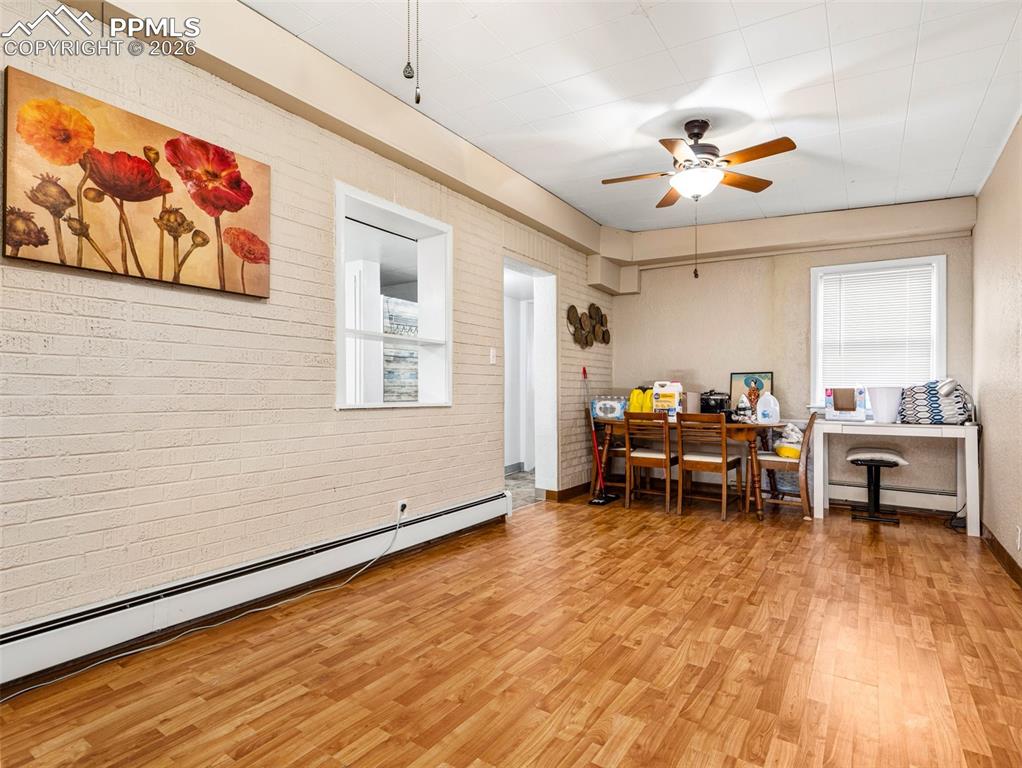 Image 19 of 28: Office