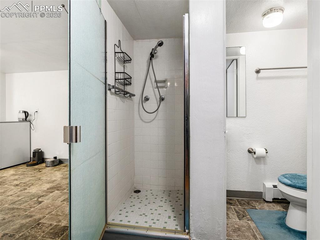 Image 22 of 28: Bathroom