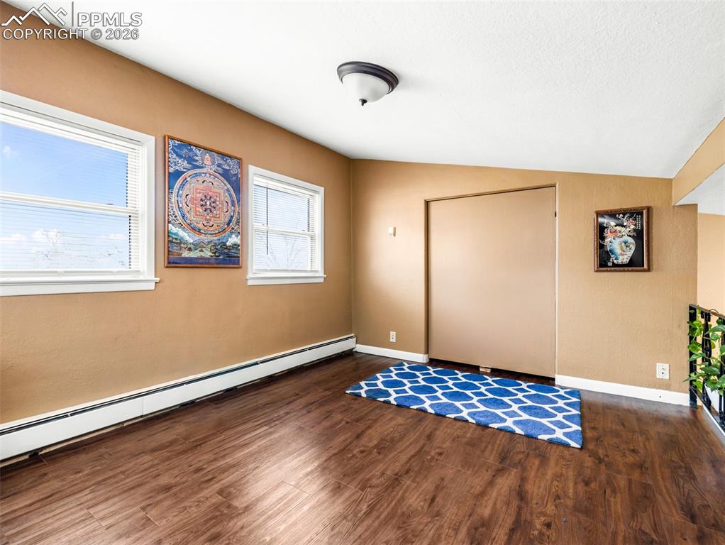 Image 9 of 28: Entry