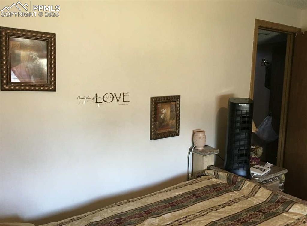 Image 14 of 20: View of bedroom