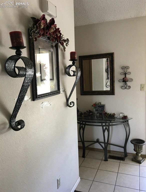 Image 7 of 20: Entry