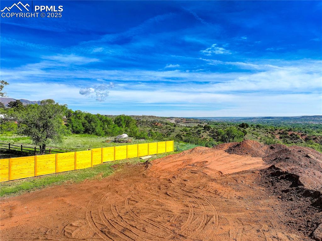 Image 3 of 10: Views north from the back the lot