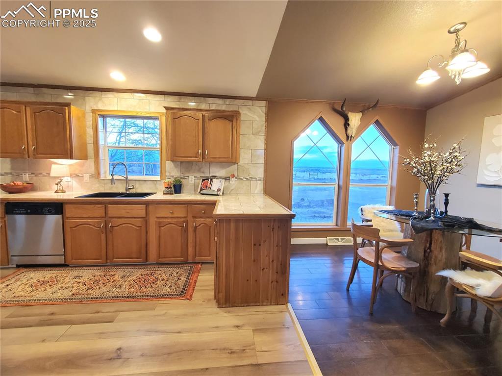 Image 23 of 50: Well appointed and spacious kitchen is a delight for the cooks