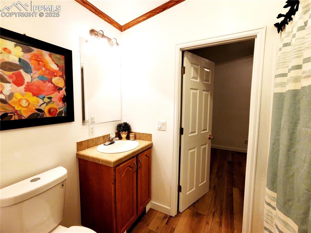 Image 32 of 50: Jack & Jill Full Bath is shared between bedrooms 2 & #