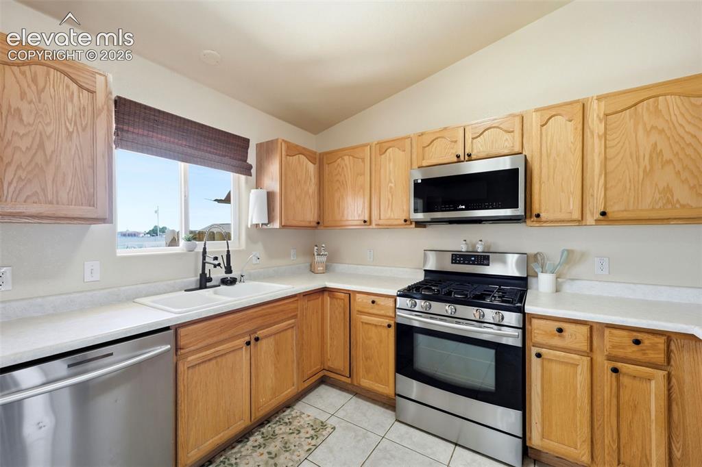 Image 11 of 38: Kitchen