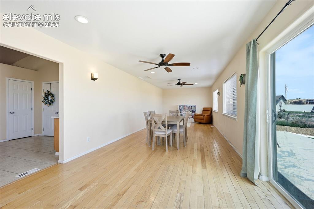 Image 14 of 38: Dining Area