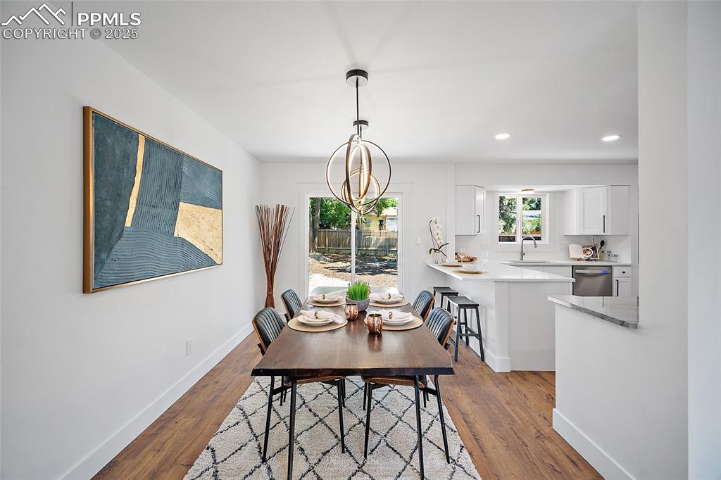 Image 14 of 48: Dining Area