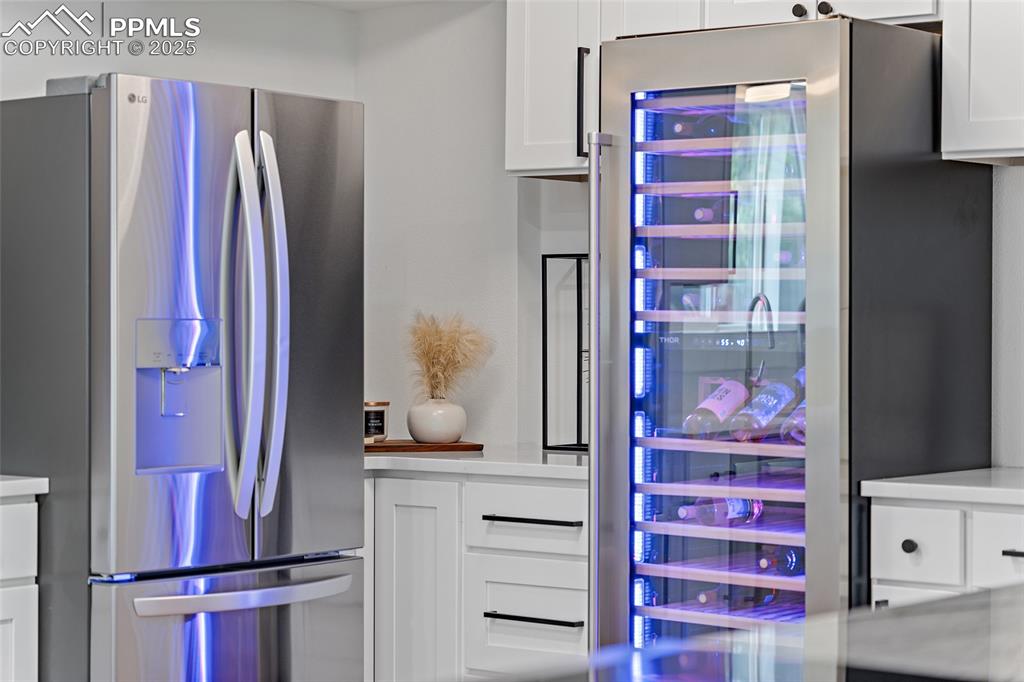 Image 18 of 48: Kitchen
