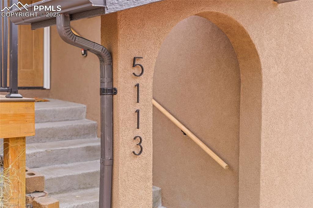 Image 4 of 48: Entry