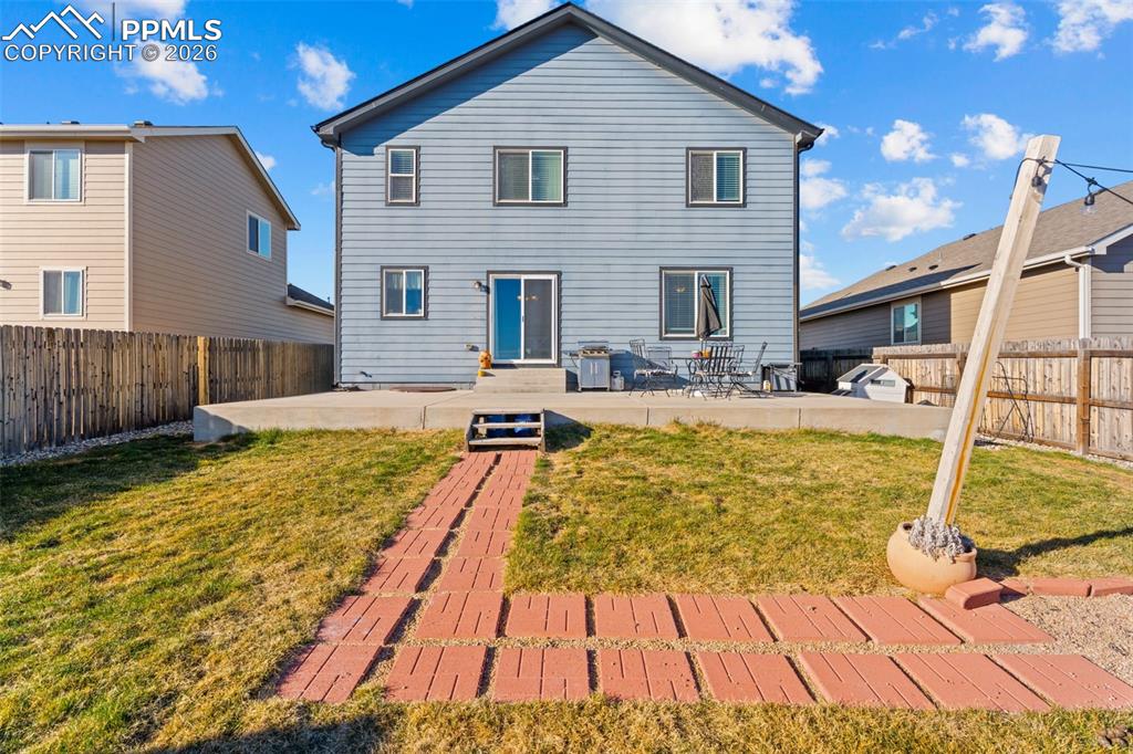 Image 33 of 40: Back of Structure