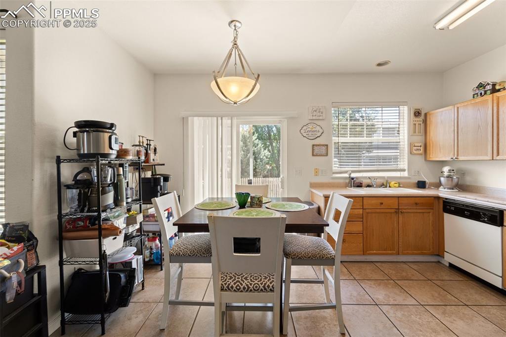 Image 10 of 22: Kitchen