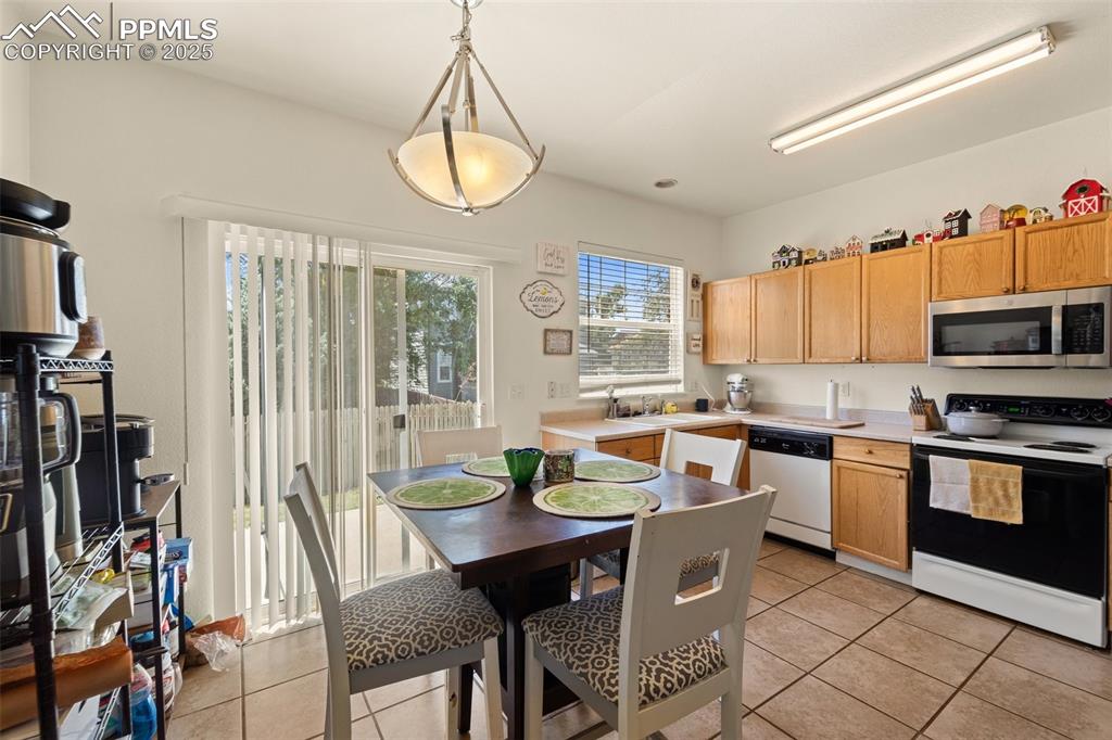 Image 13 of 22: Kitchen