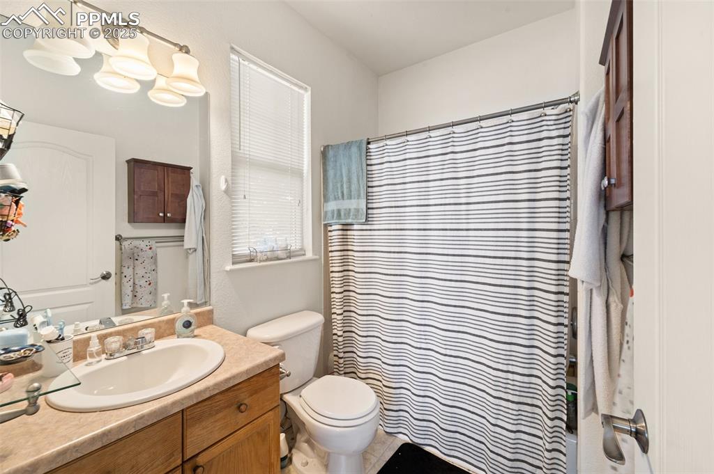 Image 19 of 22: Bathroom