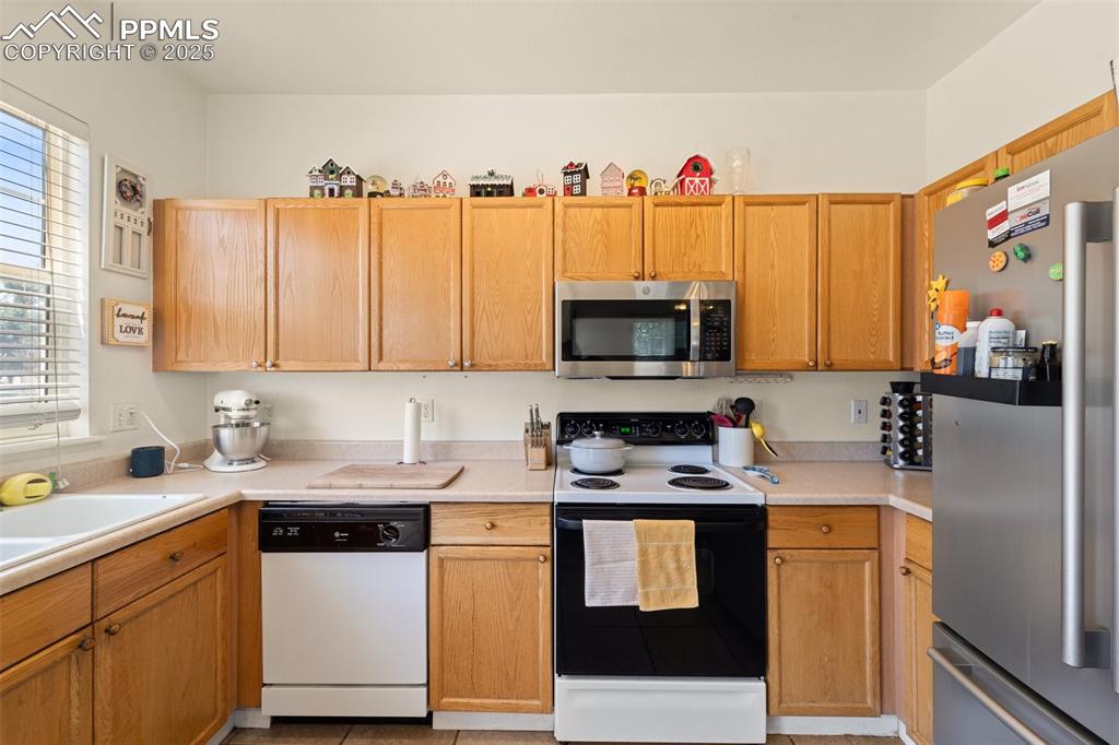 Image 9 of 22: Kitchen