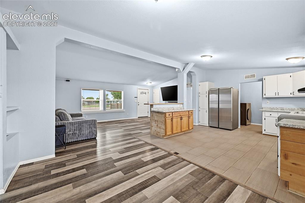 Image 10 of 30: Dining Area