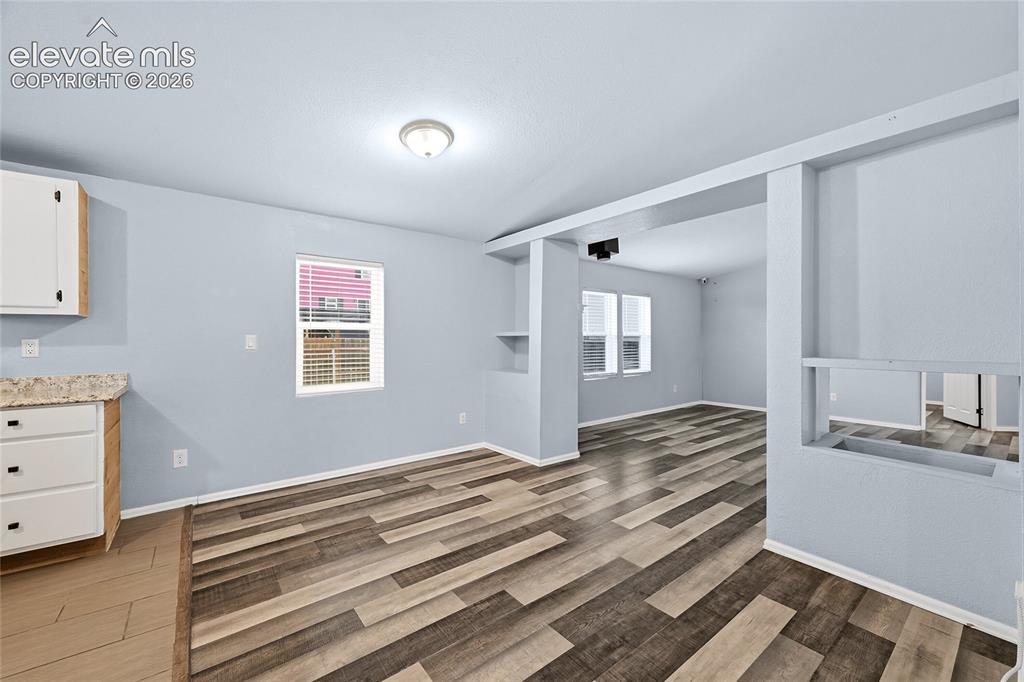 Image 11 of 30: Dining Area