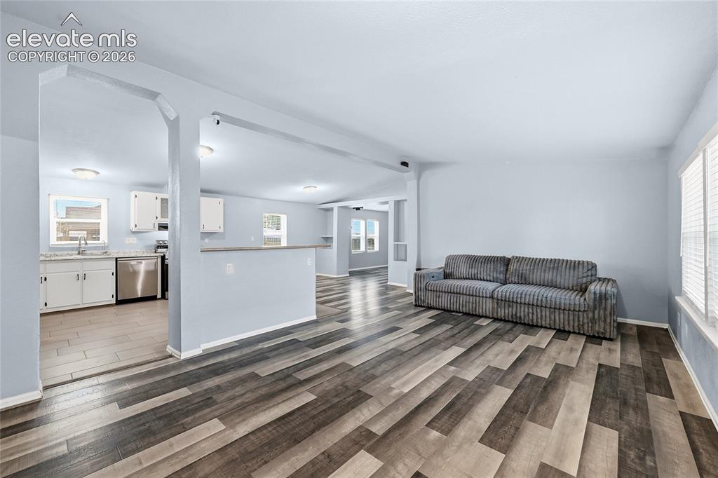 Image 4 of 30: Family Room