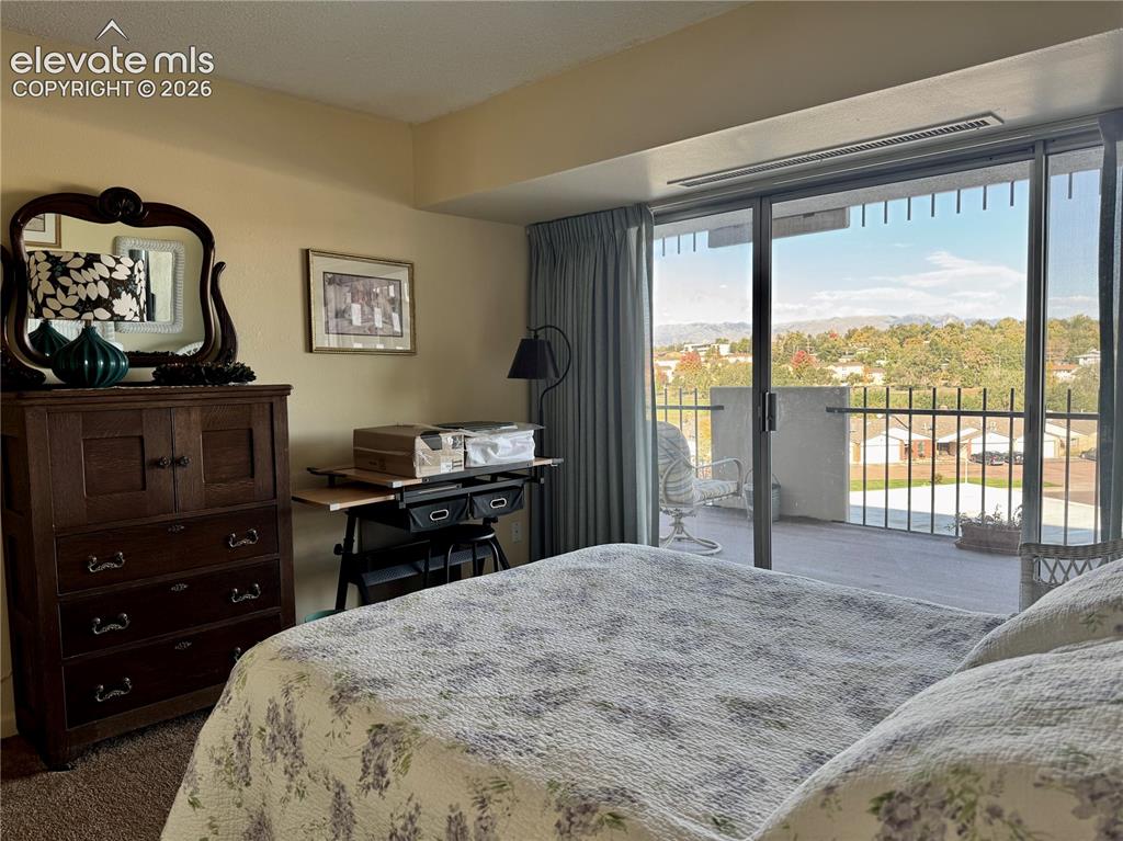 Image 15 of 25: Bedroom