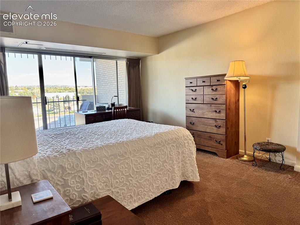 Image 17 of 25: Bedroom