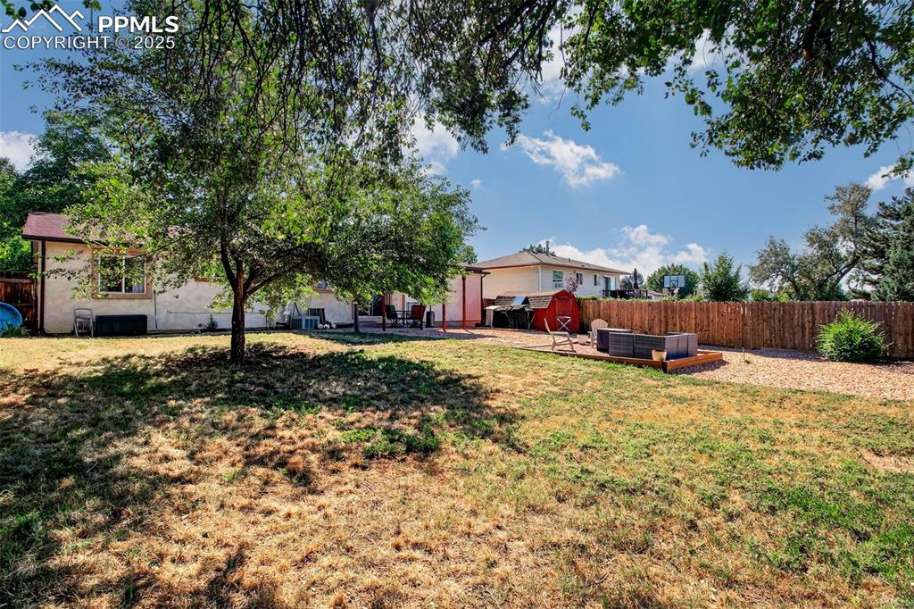 Image 21 of 29: Spacious yard