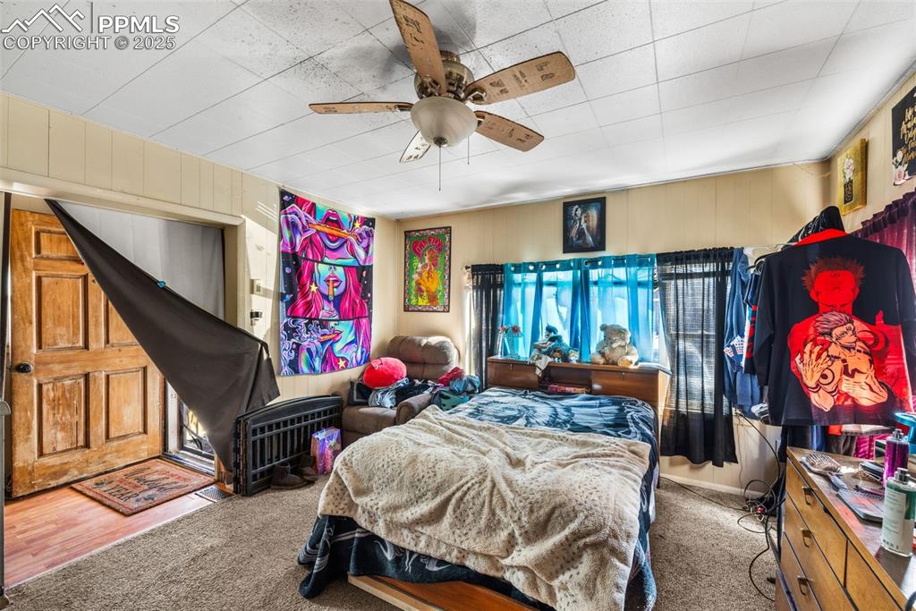 Image 13 of 47: Bedroom