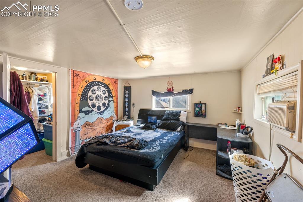 Image 18 of 47: Bedroom