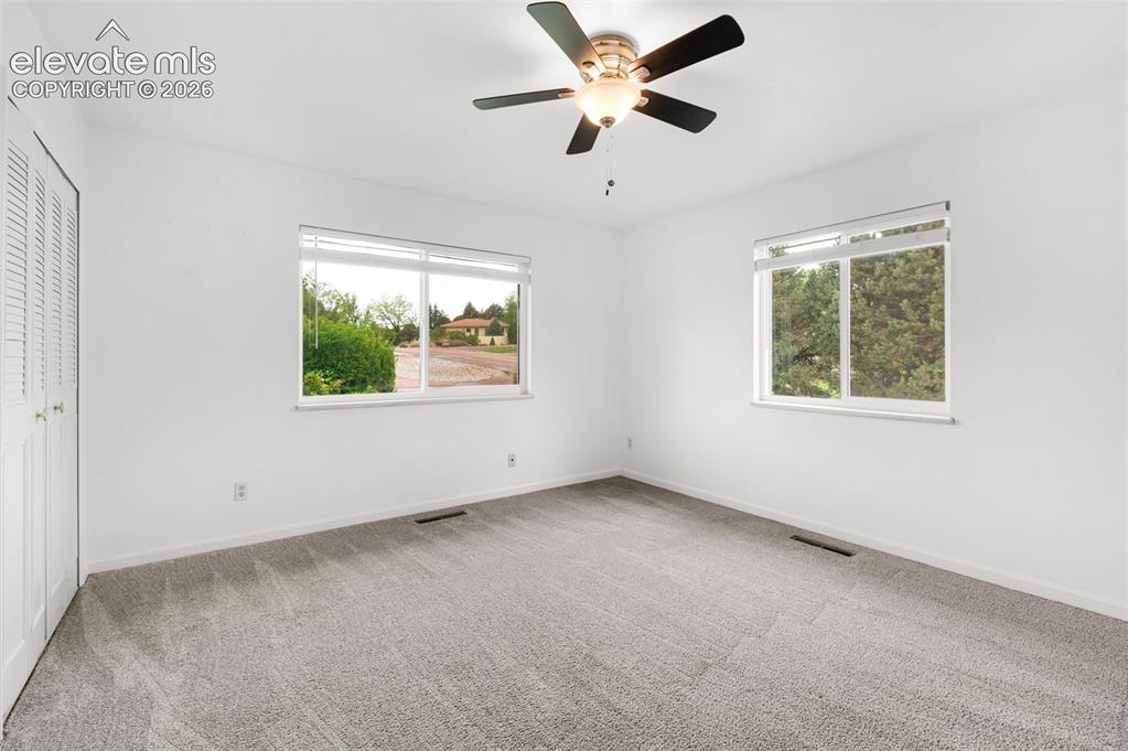 Image 16 of 37: Dining Room