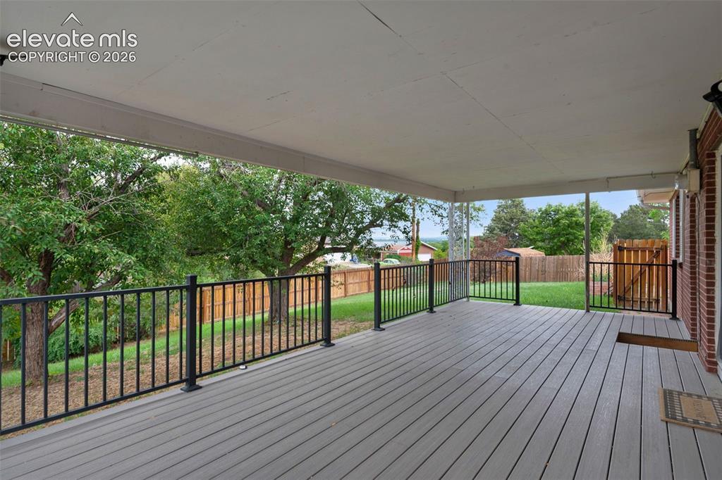 Image 31 of 37: Family Room
