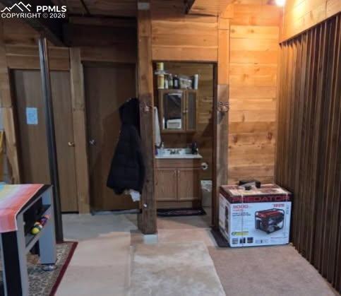 Image 27 of 50: With a full bathroom