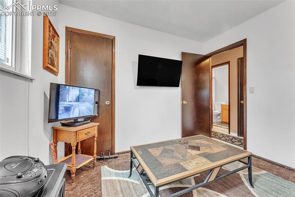 Image 18 of 45: Living Room