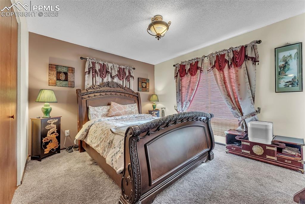 Image 20 of 45: Bedroom