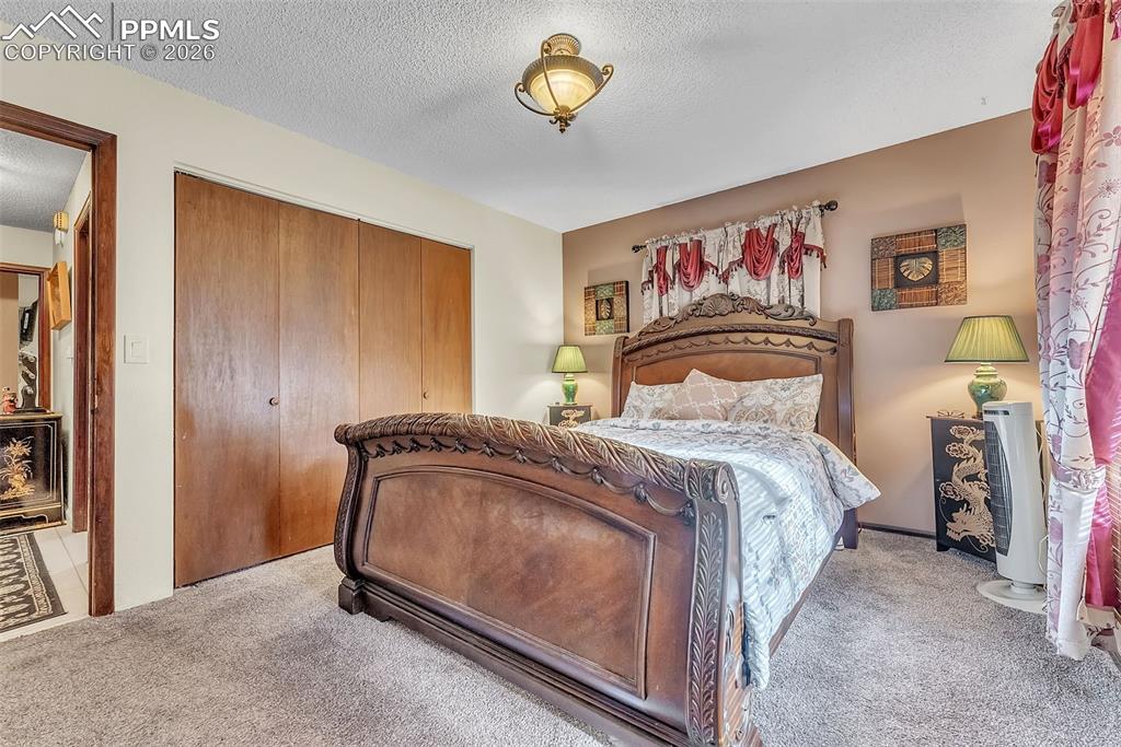 Image 21 of 45: Bedroom