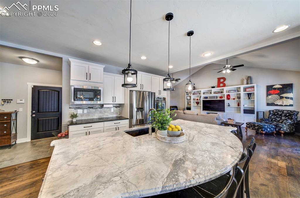 Image 5 of 42: Kitchen