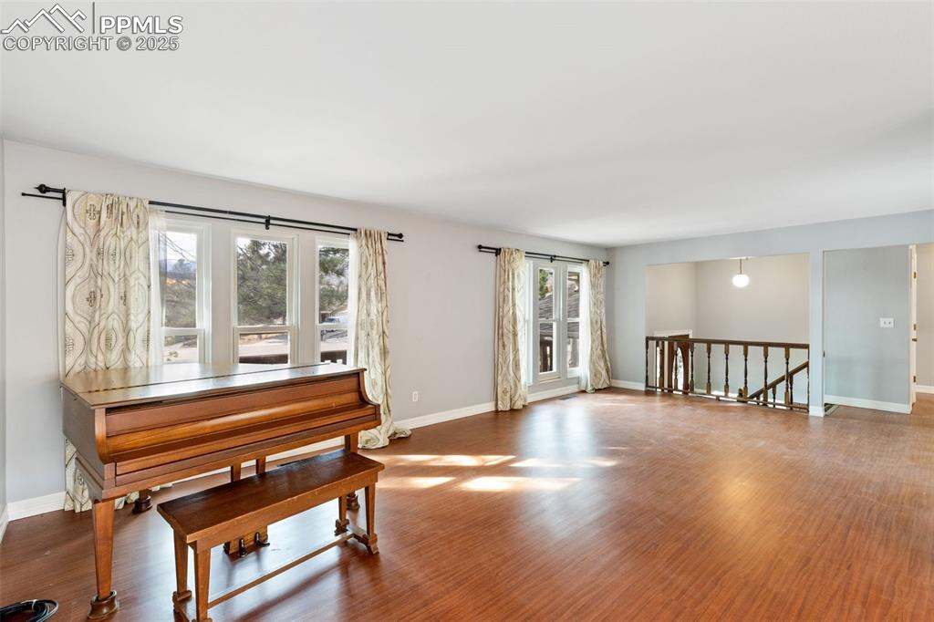 Image 3 of 20: Living Room